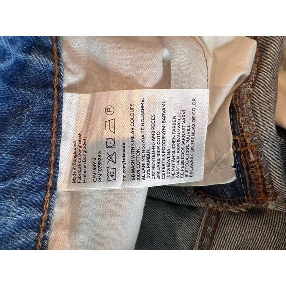 H&M Women's Blue Light Wash Mid-Rise Cut-Off Denim Shorts Size 8 NWT - Picture 5 of 5